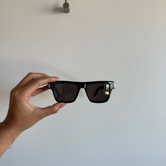 Saint Laurent Sunnies SL 469
001 51019-145 - Picture 3 of 7